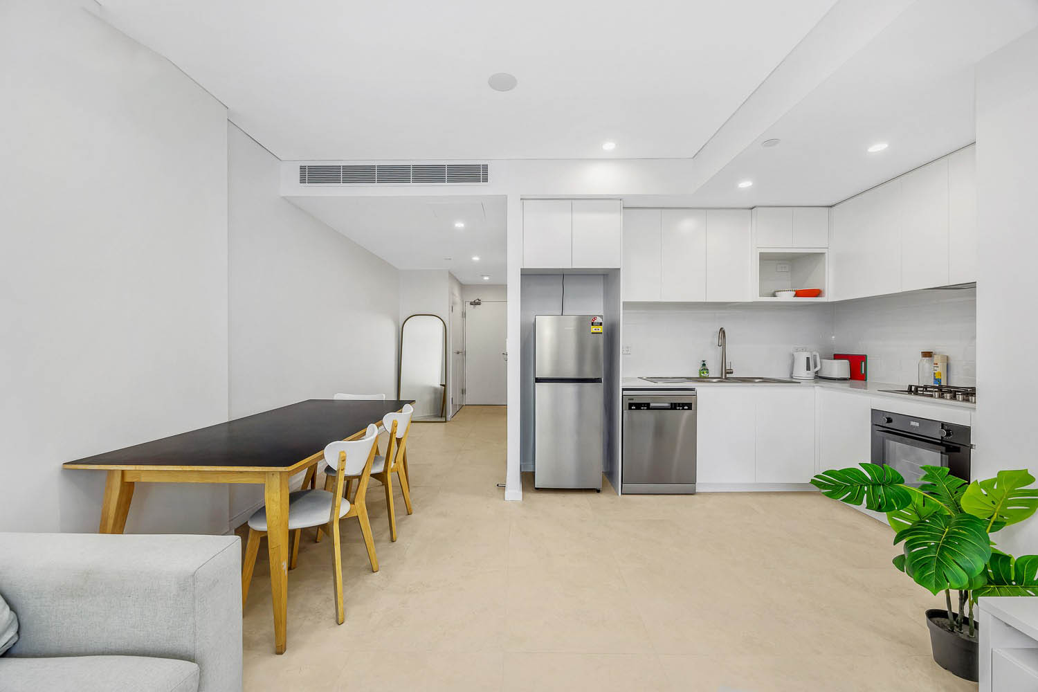 Lewisham 1 Bedroom Old Canterbury Road LEW1106-Sydney short term rentals