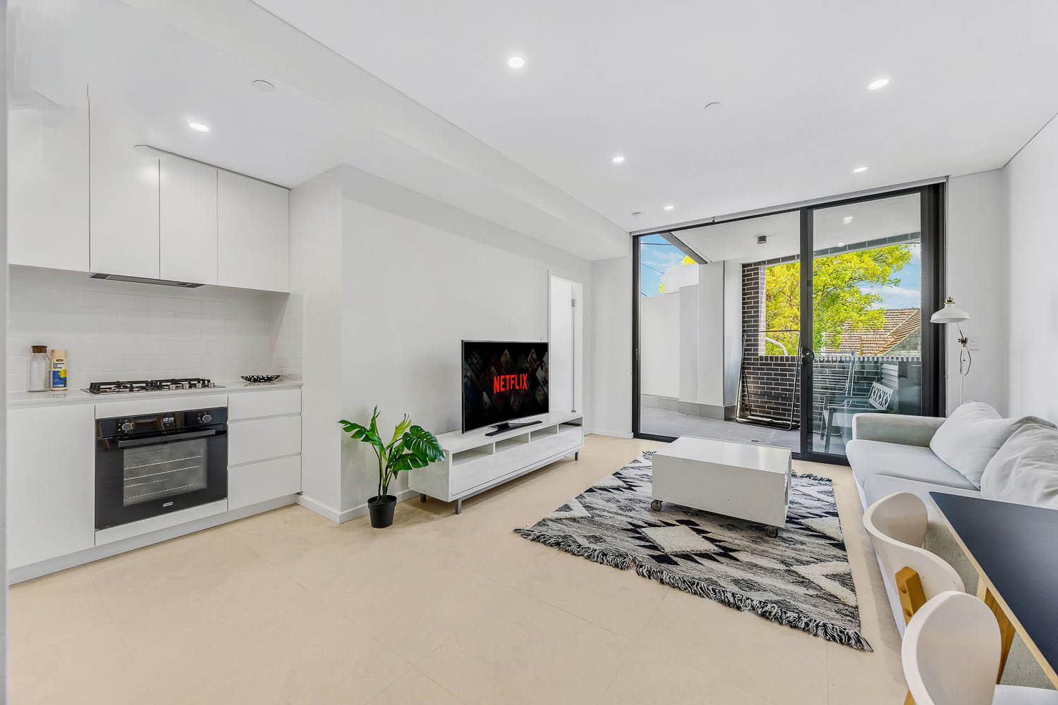 Lewisham 1 Bedroom Old Canterbury Road LEW1106-Sydney short term rentals