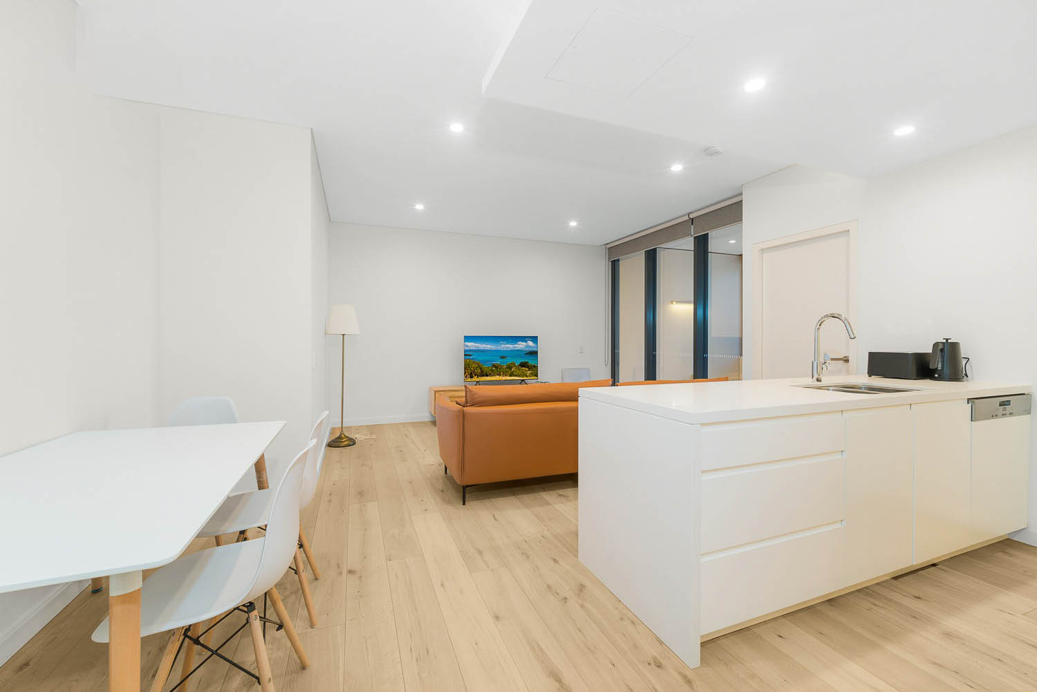 McMahons Point 1 Bedroom Blues Point Road MP191-Sydney short term rentals