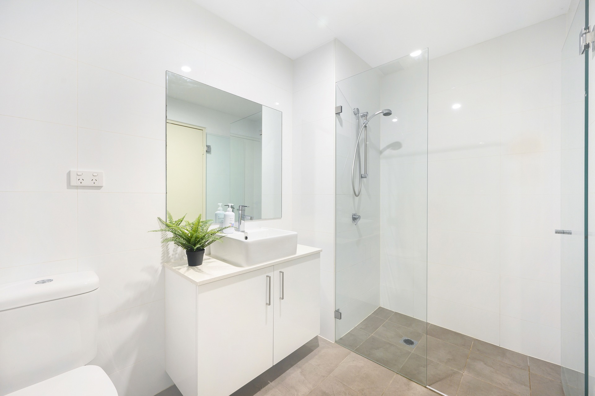 Neutral Bay 2 Bedroom Wycombe Road NB225 -Sydney short term rentals