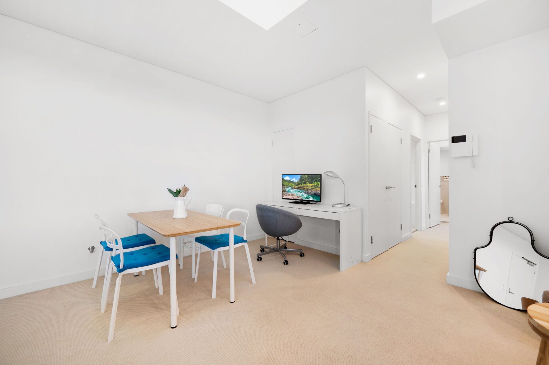 Putney 2 Bed Morrison Road PT283-Sydney short term rentals
