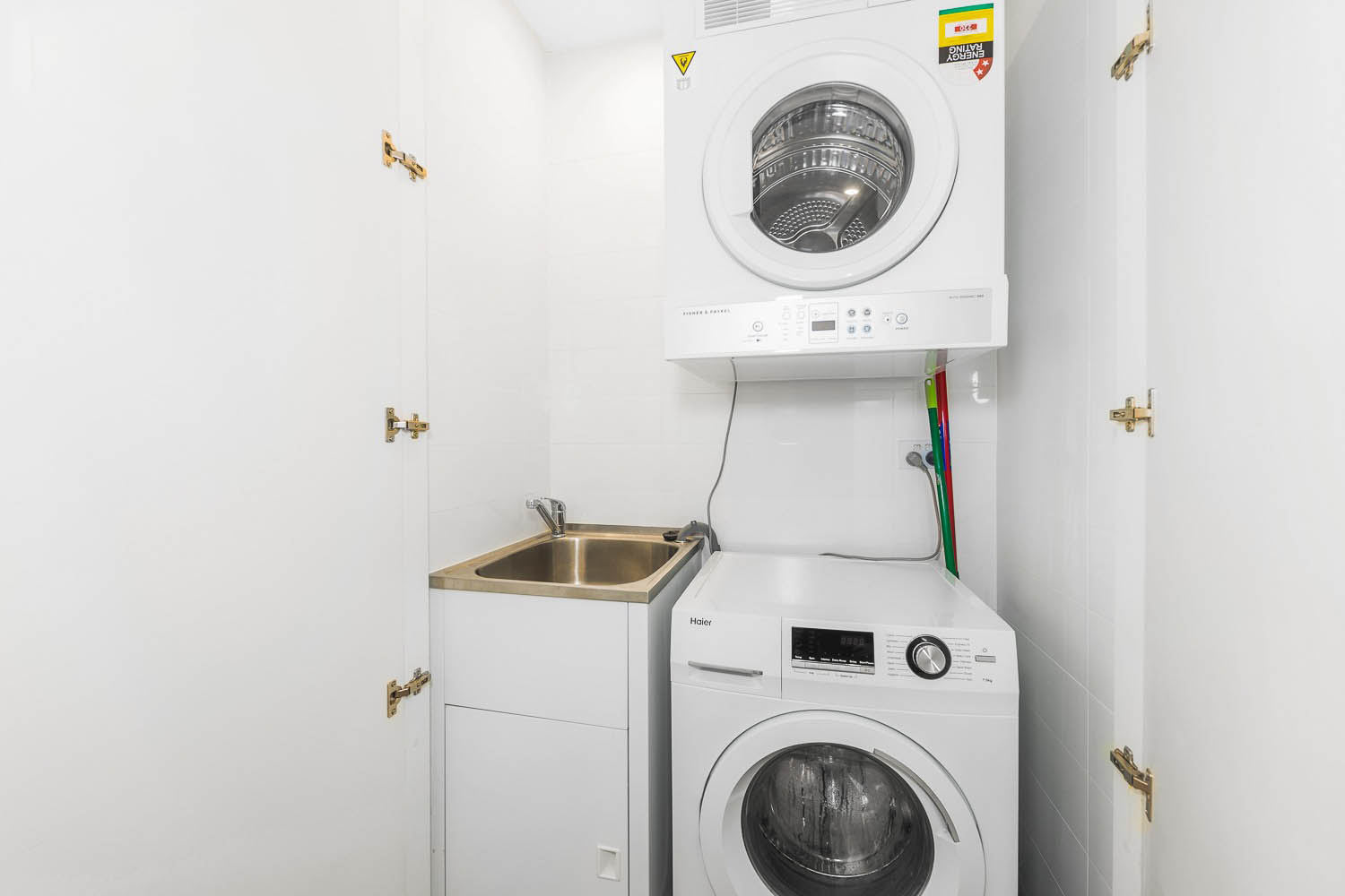 Waterloo 1 Bedroom Wellington Street WAT701-Sydney short term rentals