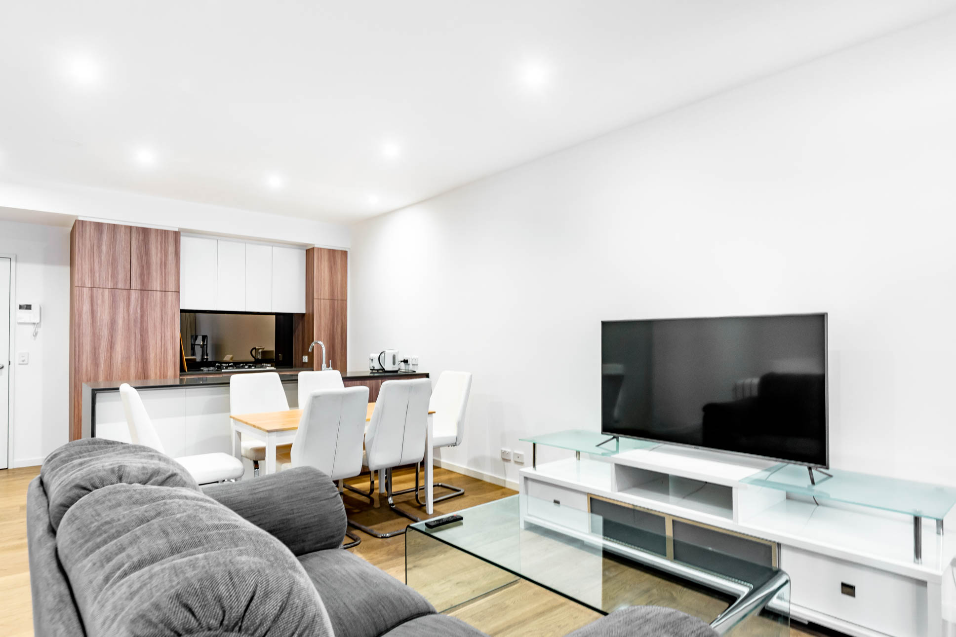 Willoughby 1 Bedroom + Study Penshurst Street WIL3-Sydney short term rentals