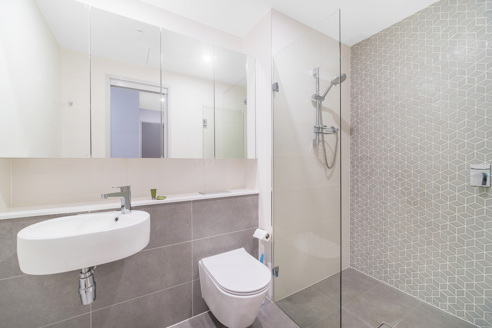 Mosman 2 Bedroom Raglan Street MOS511 -Sydney short term rentals