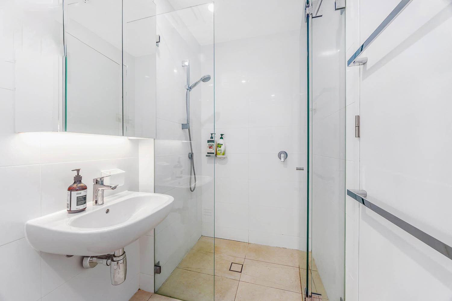 St Leonards Studio Albany Street STL0203-Sydney short term rentals