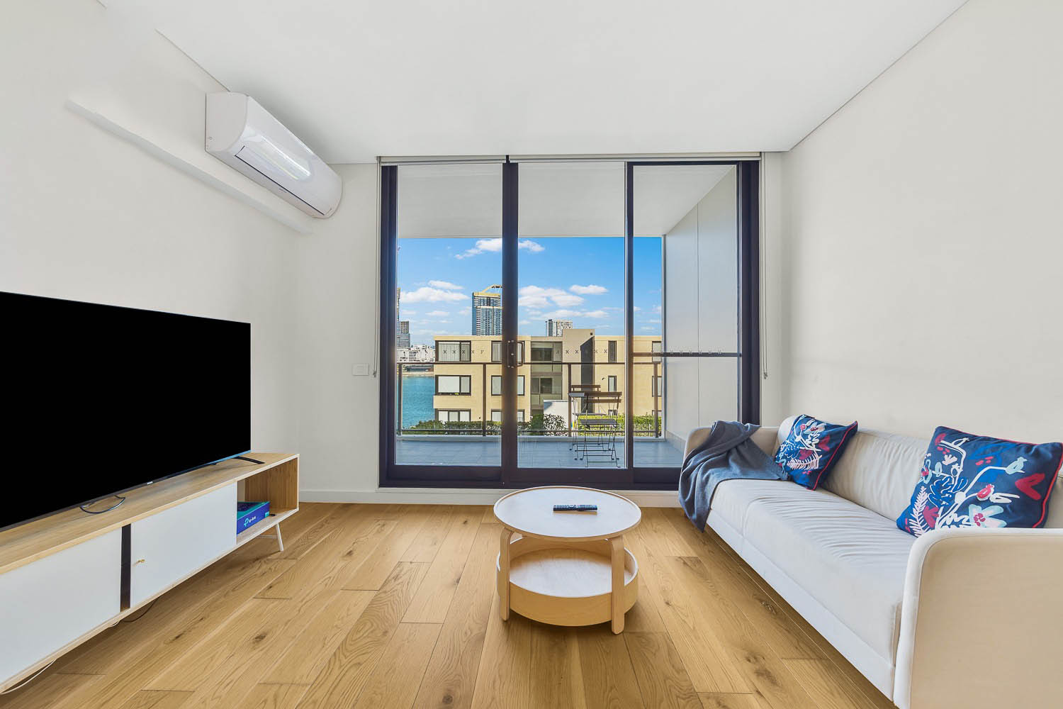 Meadowbank 1 Bedroom Bay Drive ME147-Sydney short term rentals
