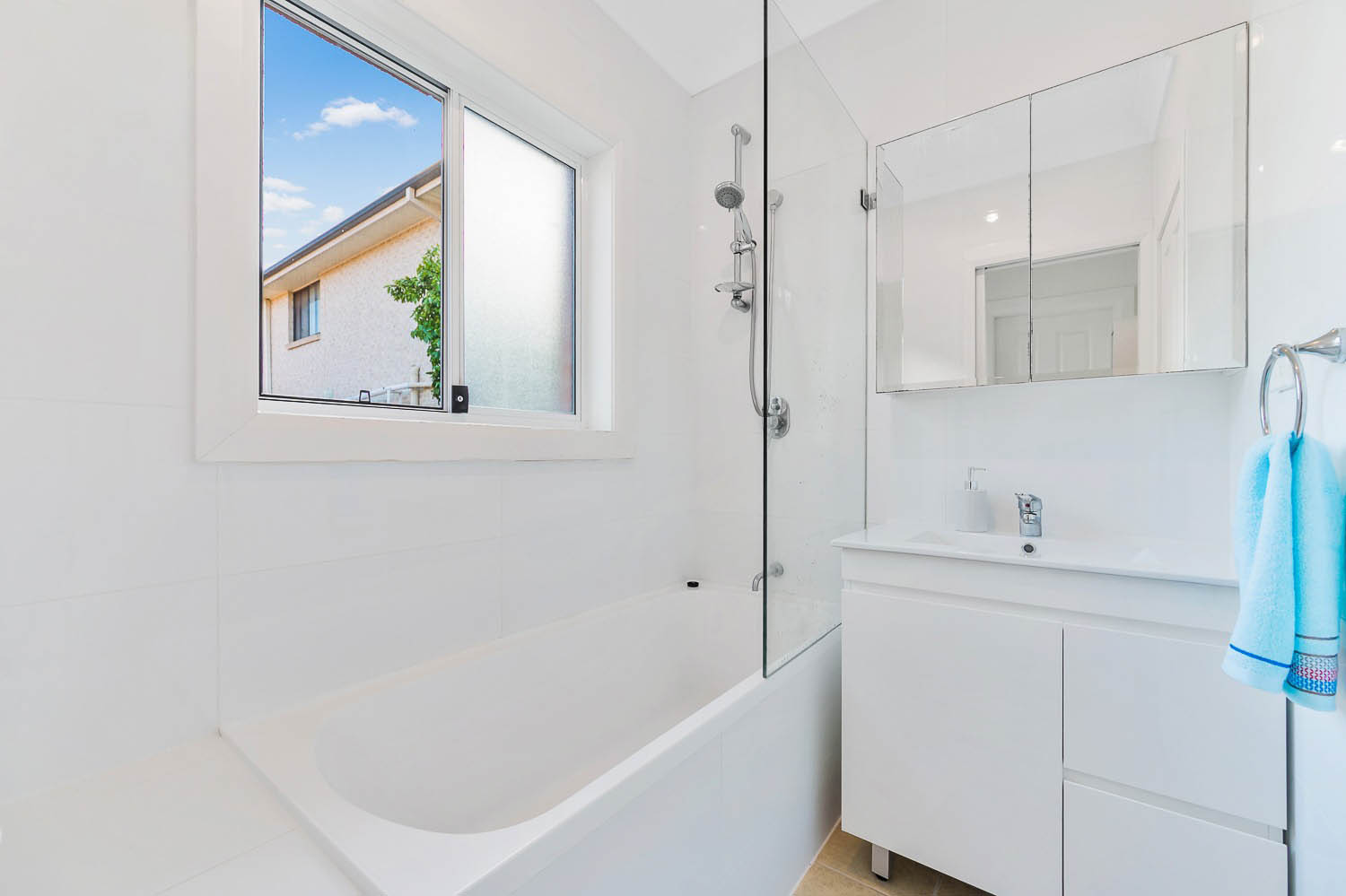 North Ryde 2 Bedroom Granny Flat Coxs Road NR251-Sydney short term rentals