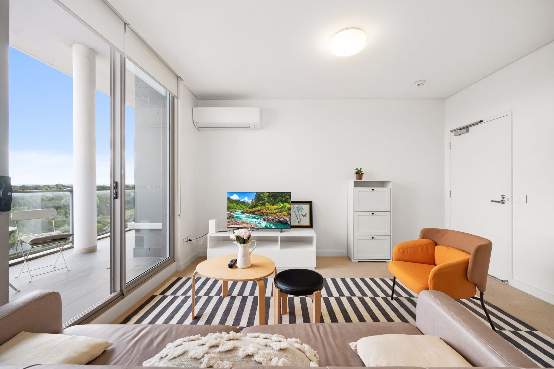 Putney 2 Bed Morrison Road PT283-Sydney short term rentals