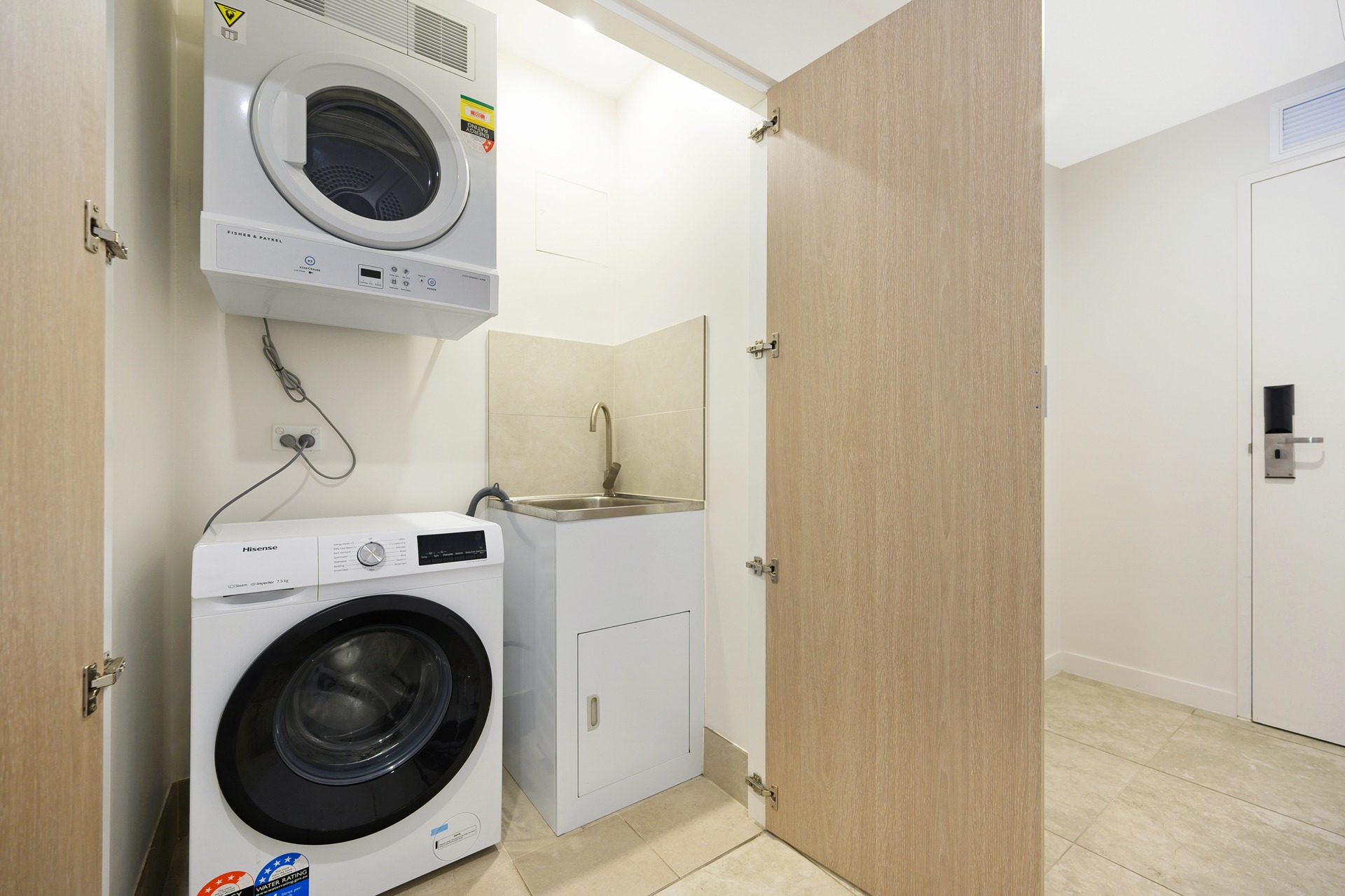 Dulwich Hill 1 Bedroom New Canterbury Road DH1109-Sydney short term rentals