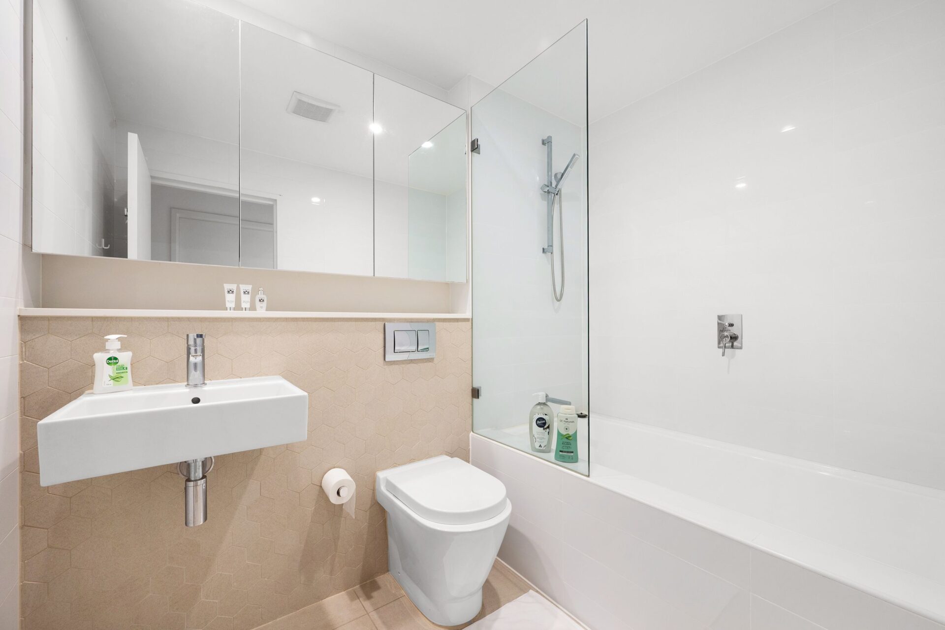 Putney 2 Bed Morrison Road PT283-Sydney short term rentals