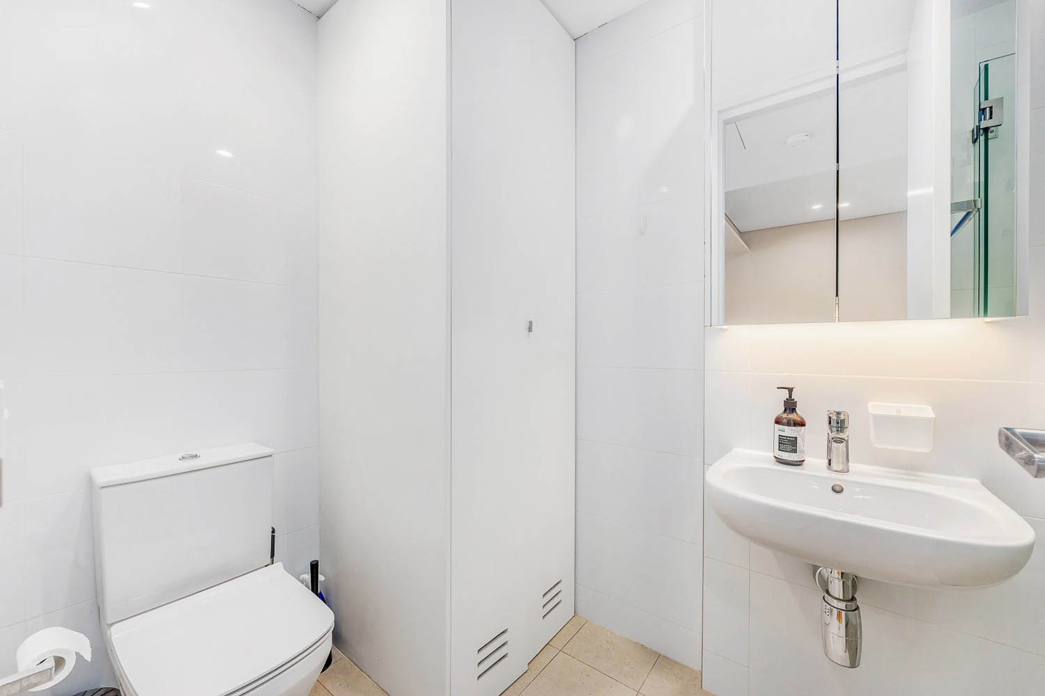 St Leonards Studio Albany Street STL0203-Sydney short term rentals