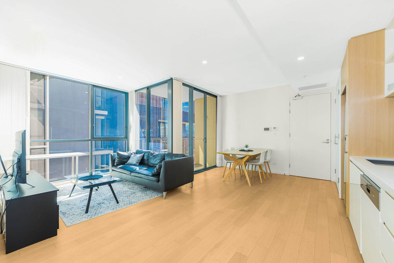 Waterloo 1 Bedroom Wellington Street WAT701-Sydney short term rentals