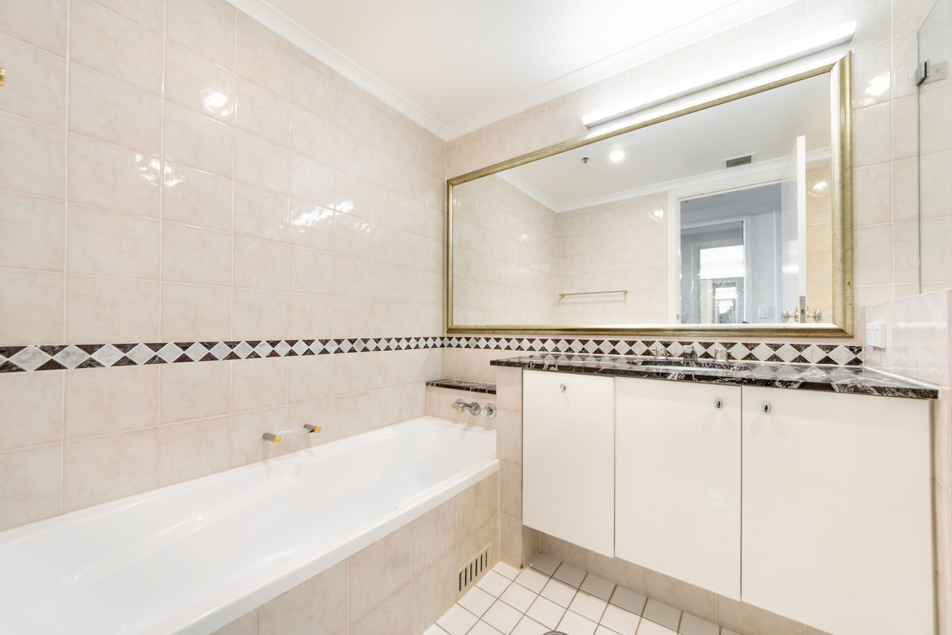 Neutral Bay 2 Bedroom Wycombe Road NB8-Sydney short term rentals
