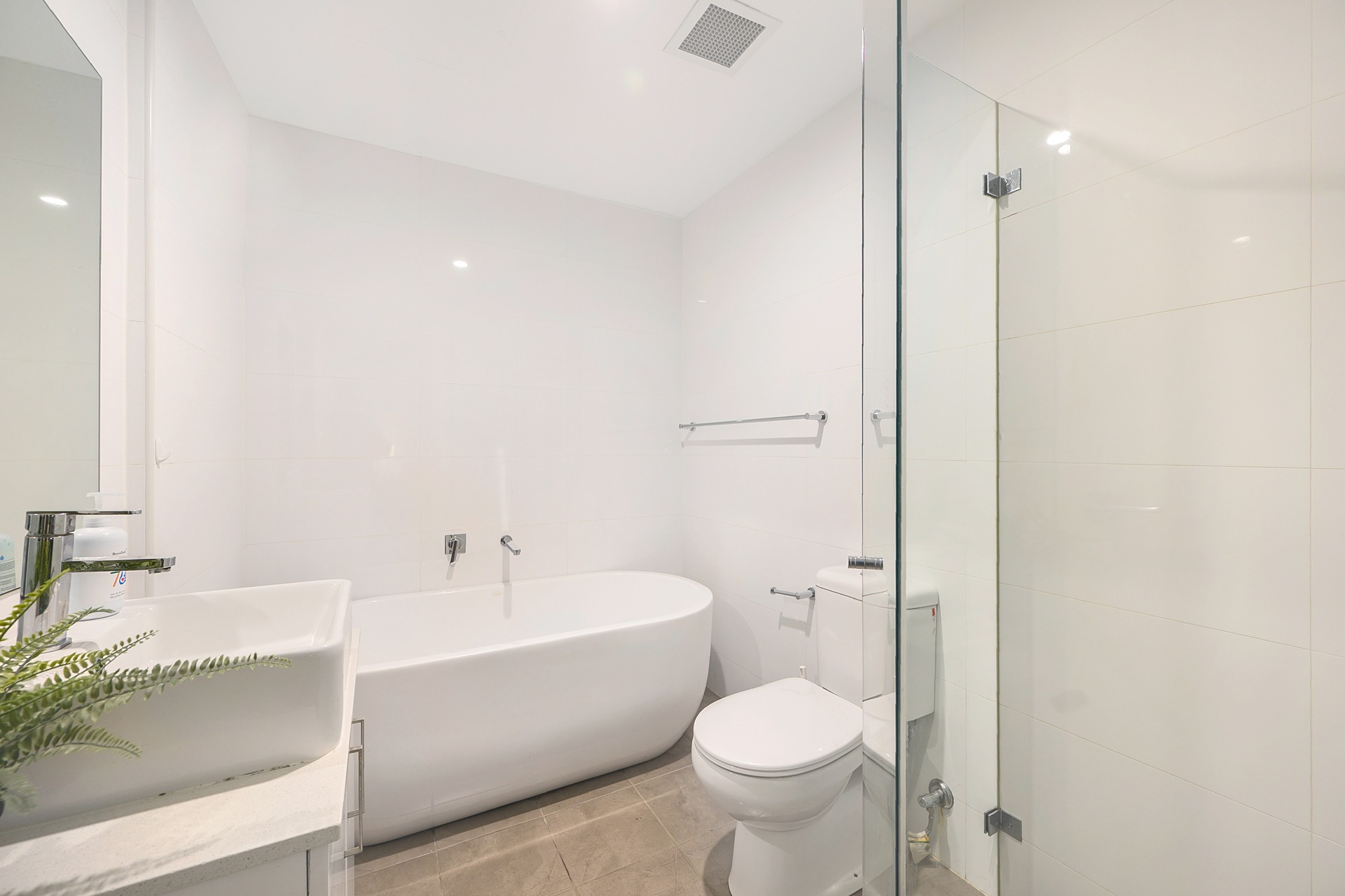 Neutral Bay 2 Bedroom Wycombe Road NB225 -Sydney short term rentals