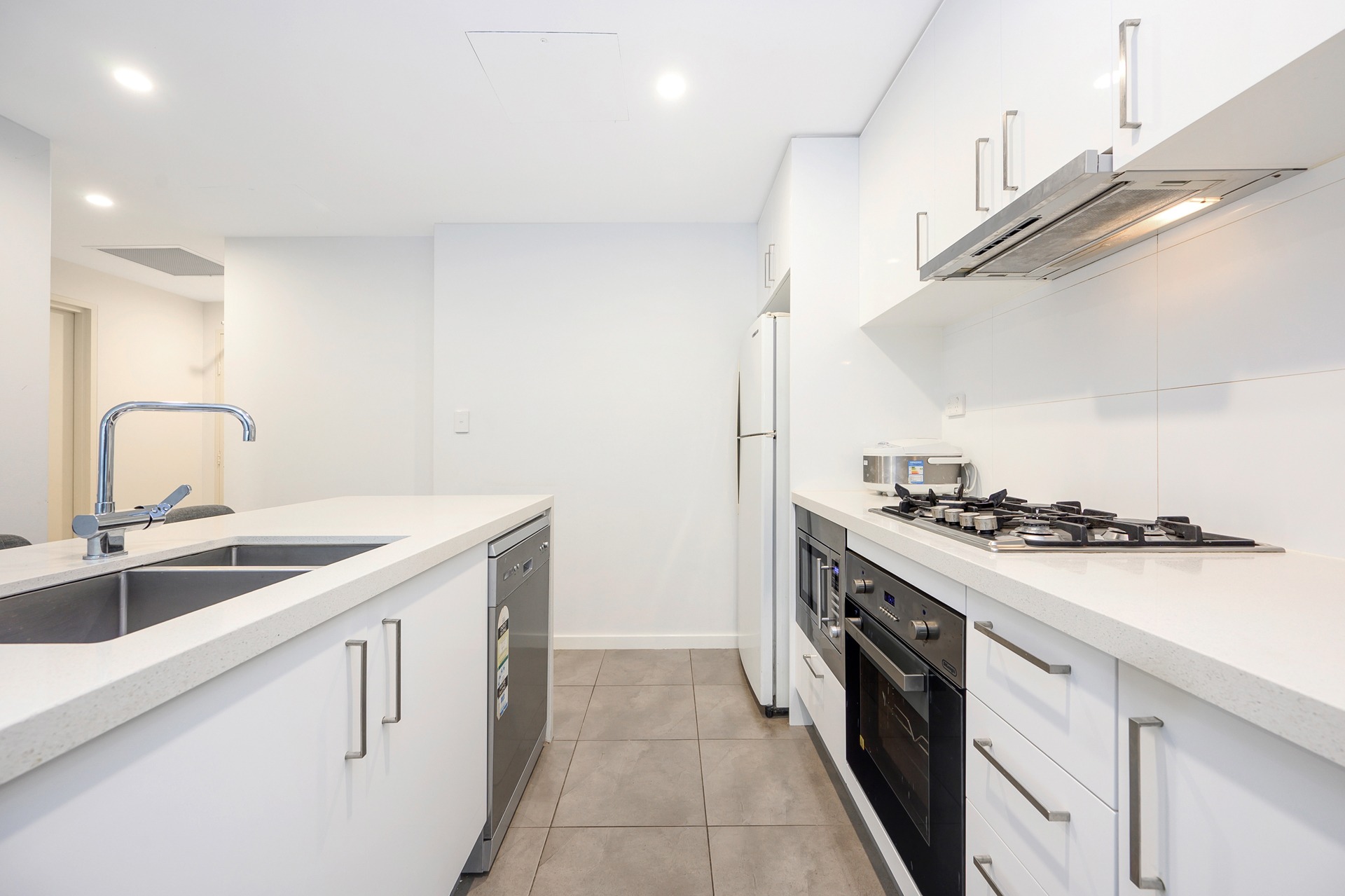 Neutral Bay 2 Bedroom Wycombe Road NB225 -Sydney short term rentals