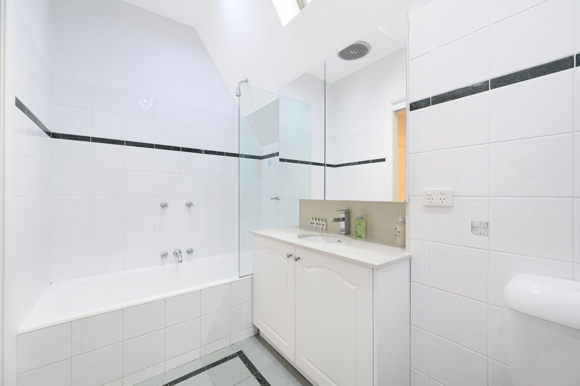Chatswood 5 Bedroom House Centennial Avenue CW35-Sydney short term rentals