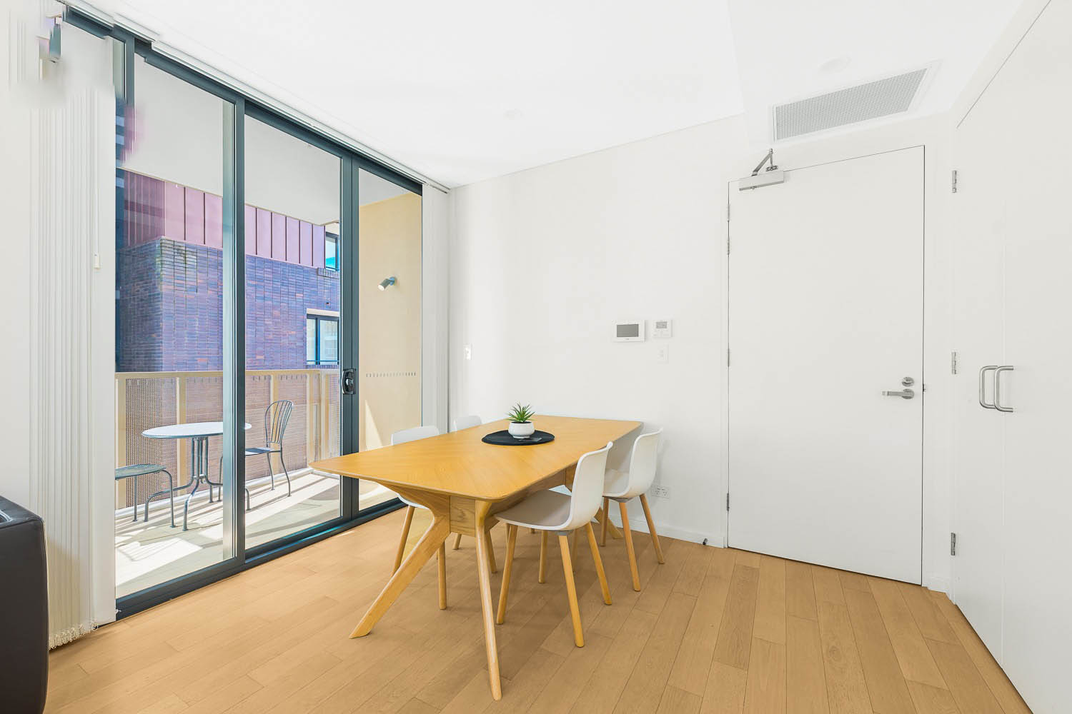 Waterloo 1 Bedroom Wellington Street WAT701-Sydney short term rentals