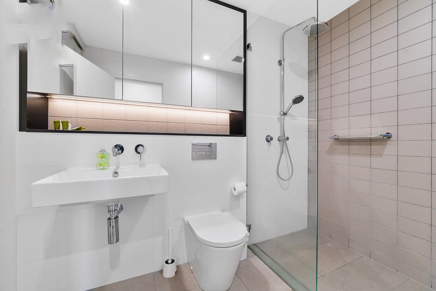 Forest Lodge 2 Bedroom Ross Street FL253-Sydney short term rentals