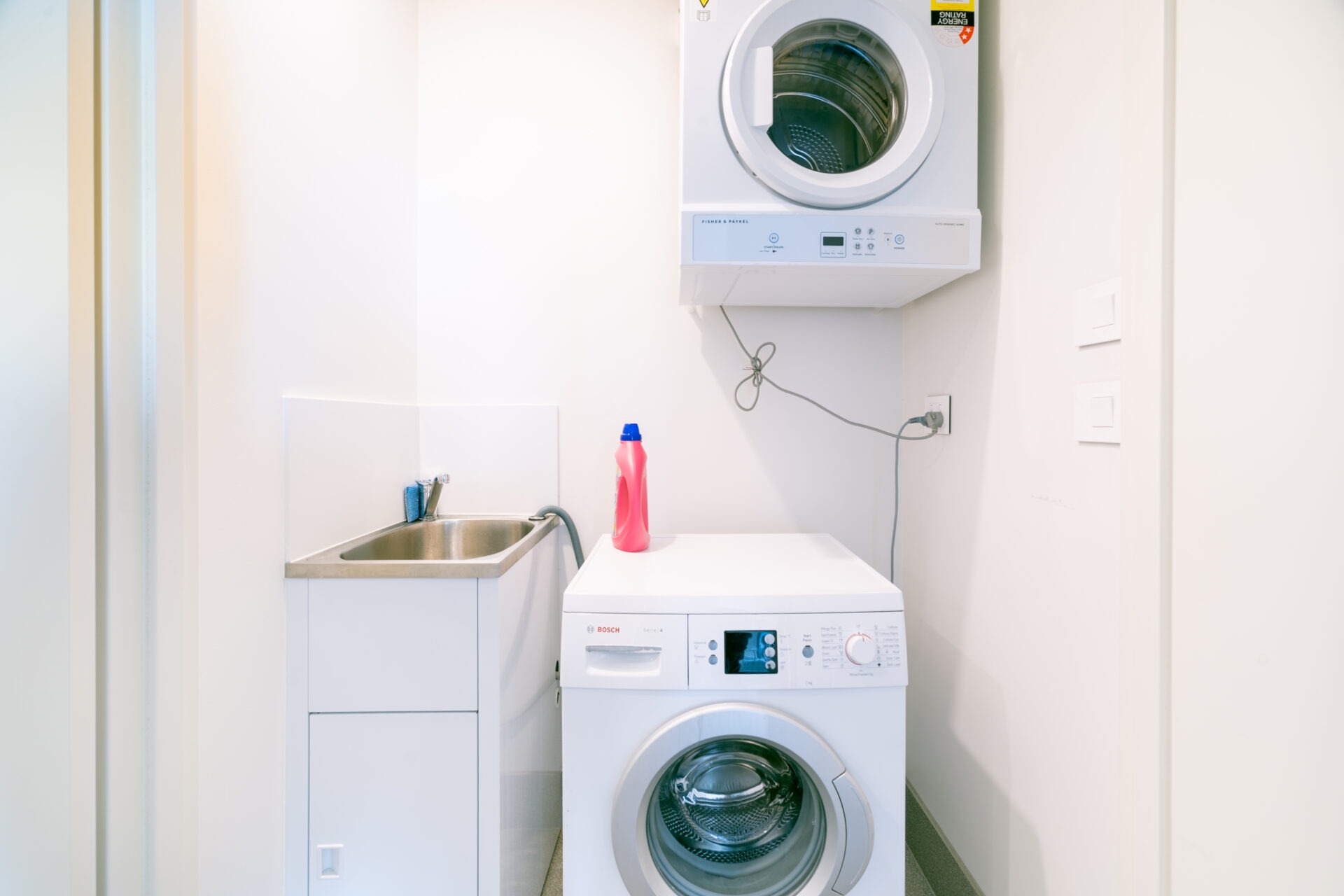 Concord 2 Bedroom Brewer Street CON215-Sydney short term rentals