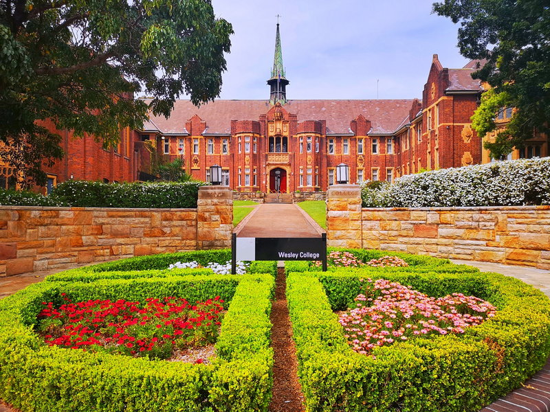 Sydney Uni-Luna Starcliff
