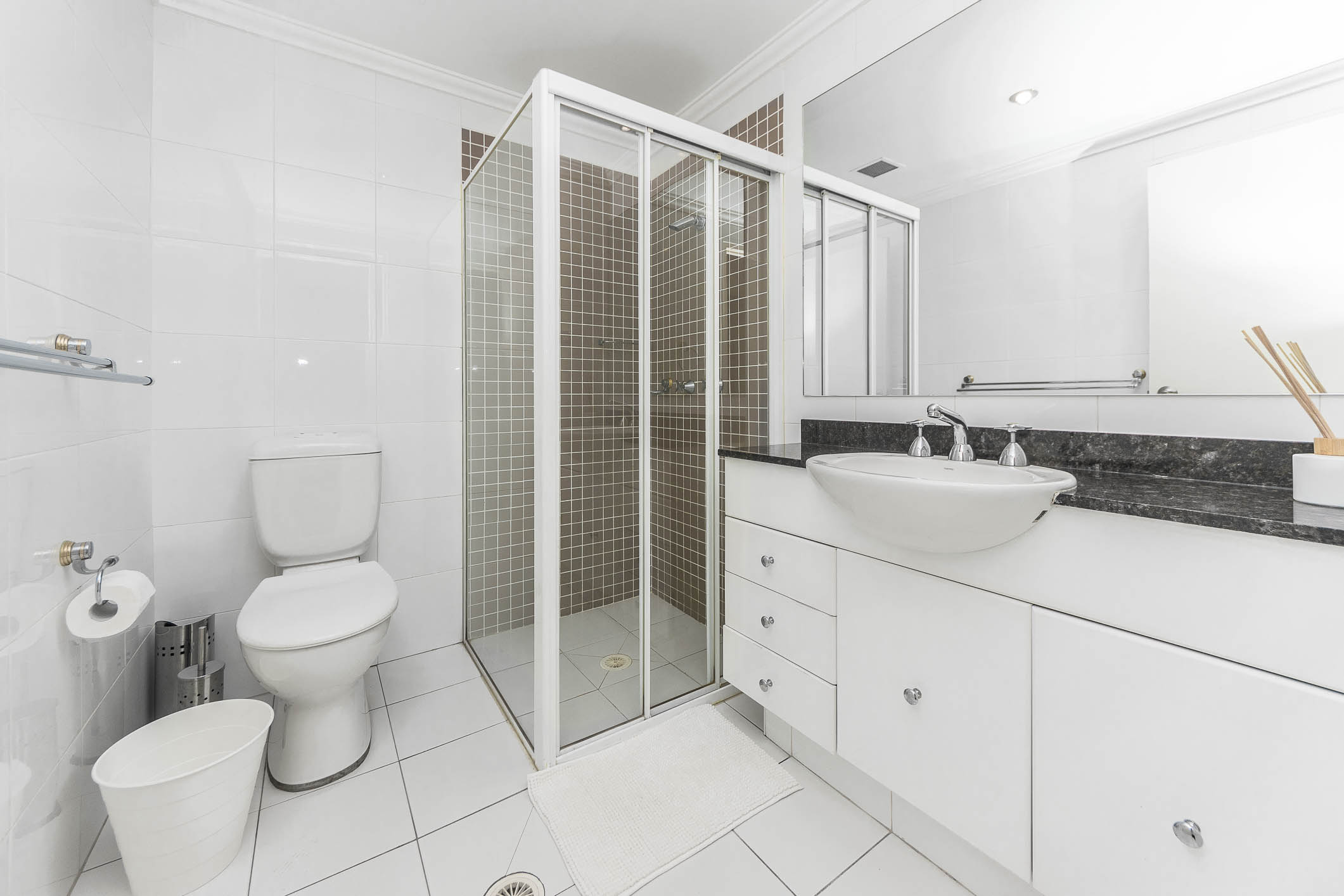 Rozelle 2 Bedroom Darling Street ROZ24-Sydney short term rentals