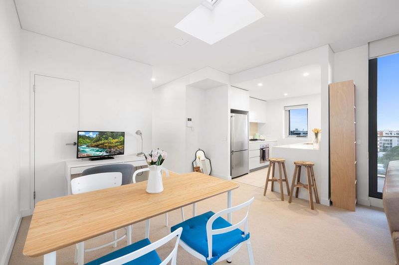Putney 2 Bed Morrison Road PT283-Sydney short term rentals