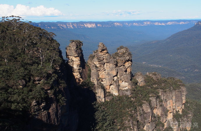 Blue Mountains-Aurora Thornton