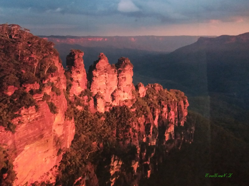 Blue Mountains-Michael Howard